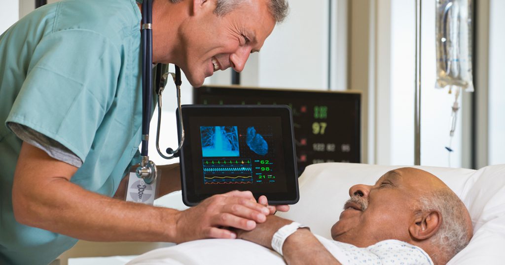 پزشک قلب و بیمار چرا مراجعه به کلینیک ویستان برای ارتباط با بهترین متخصص سکته قلبی اهمیت دارد