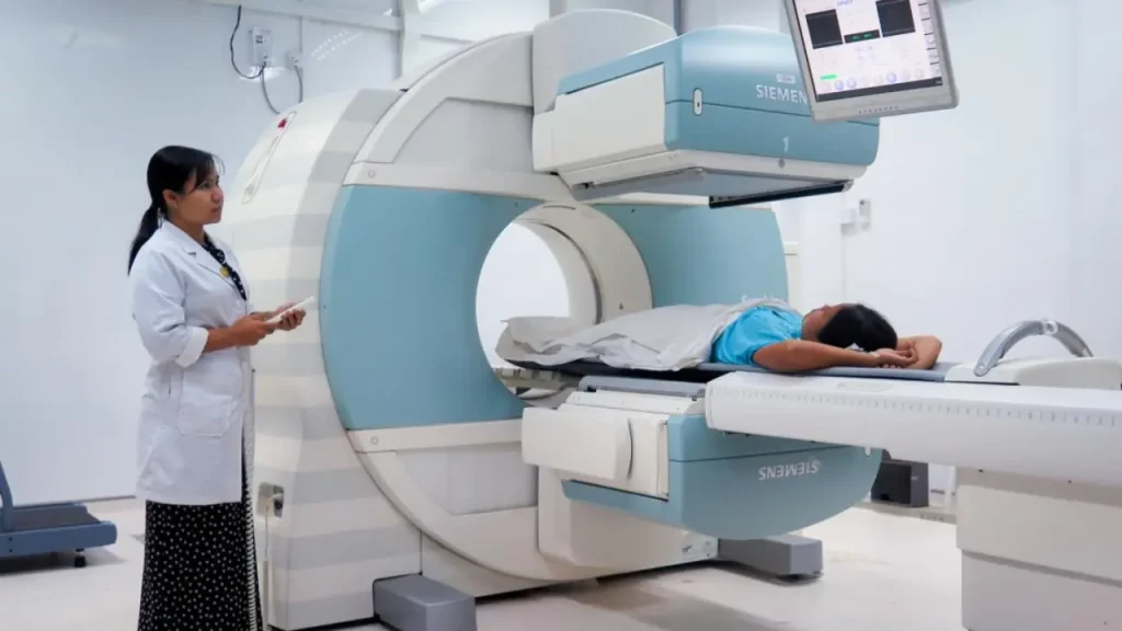 اسکن هسته ای با تجهیزات پیشرفته مقایسه هزینه اسکن هستهای با روشهای دیگر تشخیص سرطان